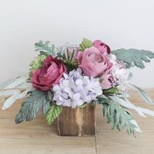 โหลดรูปภาพลงในเครื่องมือใช้ดูของ Gallery กระปุกไม้สไตล์วินเทจตกแต่งดอกไม้ประดิษฐ์ Vintage Wooden Flower Pot - Mystery Purple
